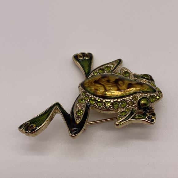 Vintage Liz Claiborne Green Enamel and Rhinestone Frog Pin Missing Rhinestone - Picture 4 of 10